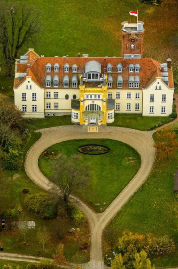 Schloss Lelkendorf Apartment Ulrichshusen Maisonette Fewo Mecklenburger Seenplatte Mit Dachterrasse Naehe Ostsee Exterior photo