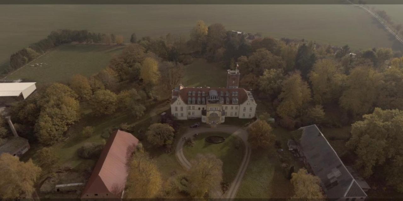 Schloss Lelkendorf Apartment Ulrichshusen Maisonette Fewo Mecklenburger Seenplatte Mit Dachterrasse Naehe Ostsee Exterior photo